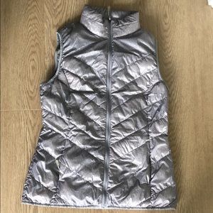 Zip up vest with pockets